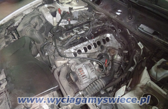 Wyciganie urwanej wiecy z BMW 120d