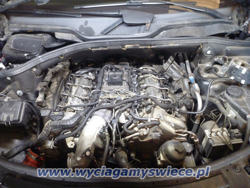 Wyciganie urwanej wiecy arowej z
                    Mercedesa ML W164 V8