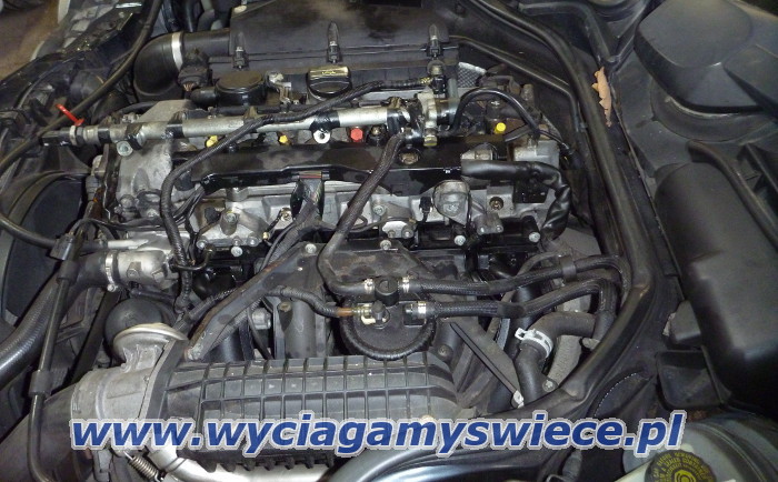 Wyciganie urwanej wiecy
                    arowej z Mercedesa W210 2.7 cdi