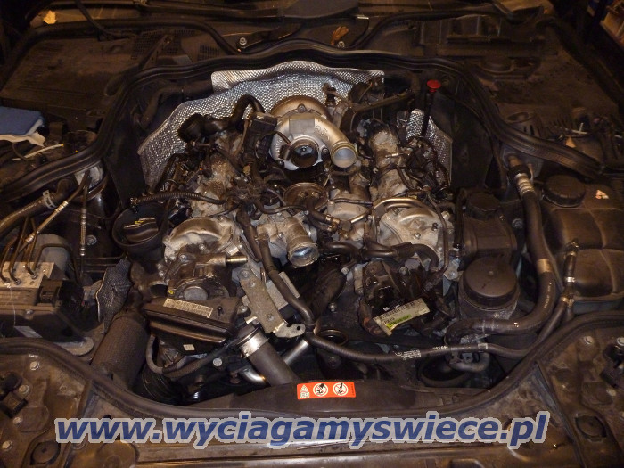 Wyciganie urwanej wiecy
                    arowej z Mercedesa W211 V6 cdi