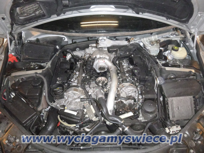 Wyciganie urwanej wiecy
                    arowej z Mercedesa W211 V6 cdi